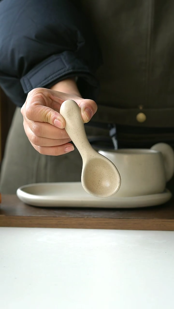 【闪购商品】陶瓷出英国耳朵短柄勺@4-2@