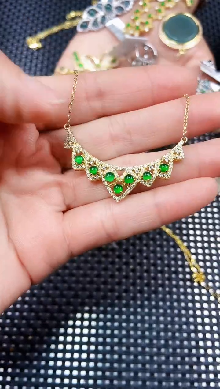 【闪购商品】翡翠颈饰未镶嵌1111111111
