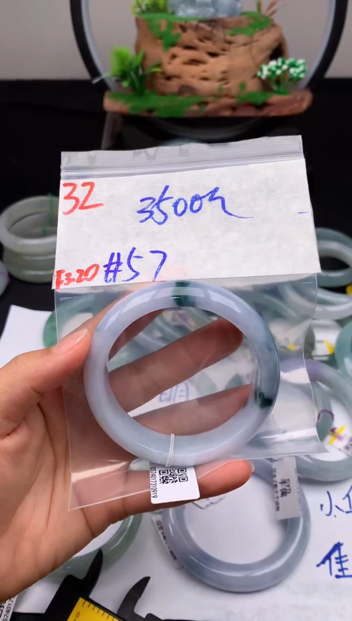 定制翡翠未镶嵌毛货需精细抛光拍一发一