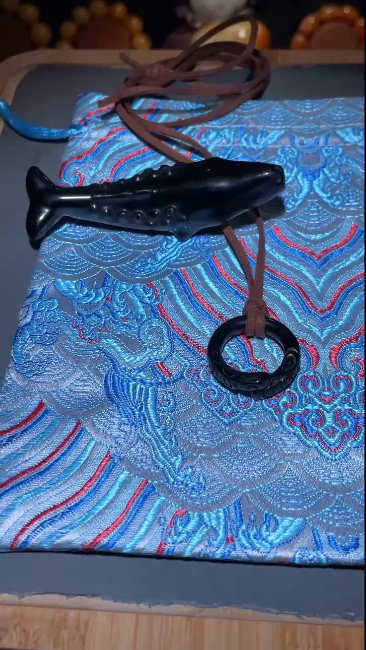 未镶嵌黑曜岩珠宝奇石Q001772+Q001882 鲲+ 戒圈+皮绳+文玩袋 