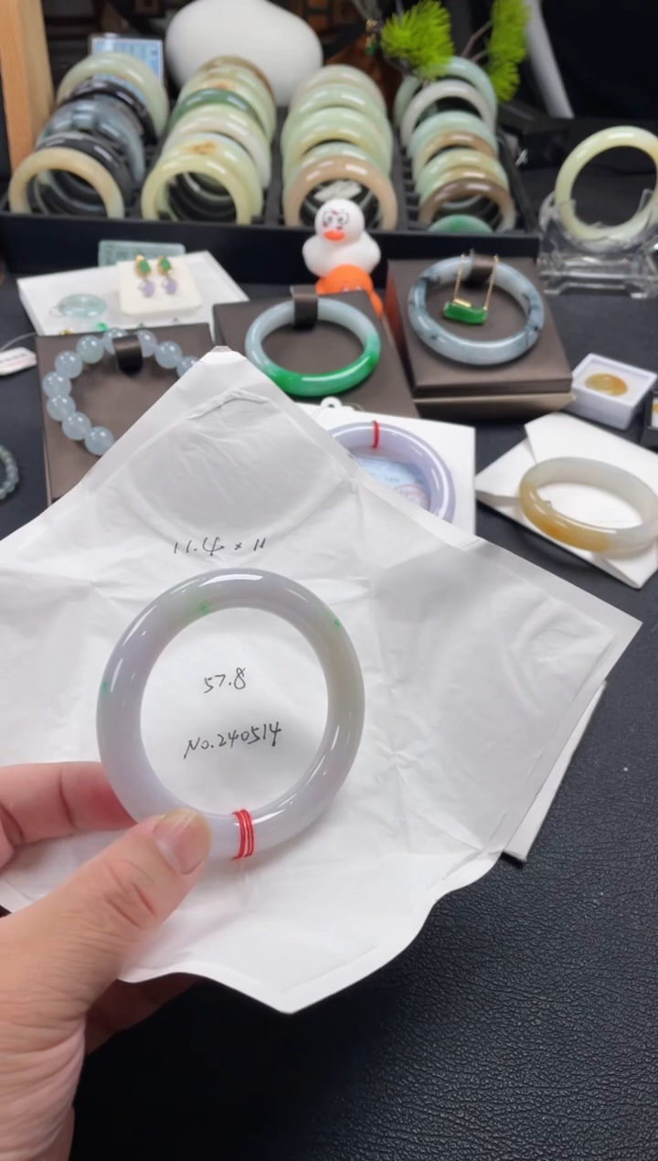 【闪购商品】翡翠手镯未镶嵌57.8圆条