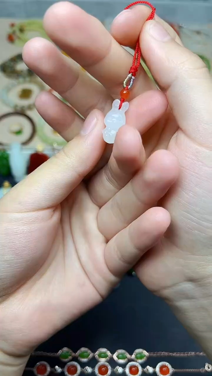 颈饰未镶嵌和田玉小兔子 06