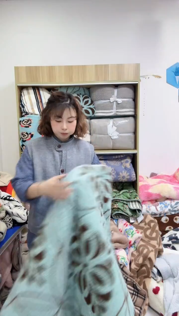 聚酯纤维2*2.3  罗三层被子