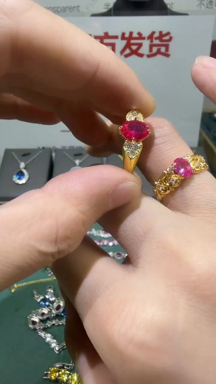 18K金镶嵌戒指红宝石1