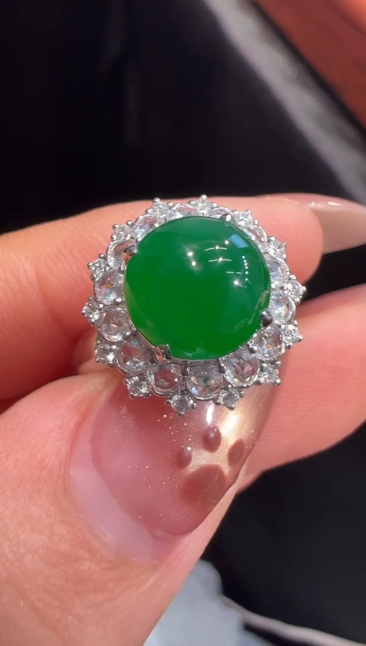 18K金镶嵌戒指翡翠戒指