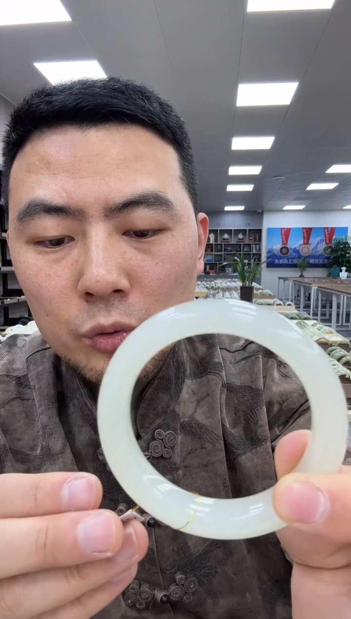 【闪购商品】和田玉手镯未镶嵌62  244