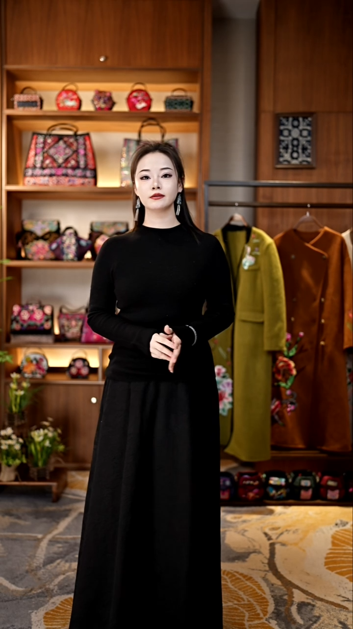 刺绣私人定制苗族手工黑色羊毛打底