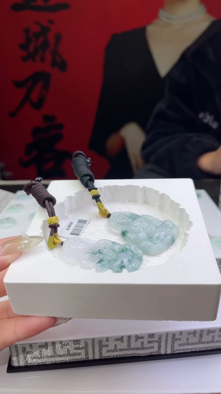 【闪购商品】翡翠挂件未镶嵌边城刀客/393875/多样性发一