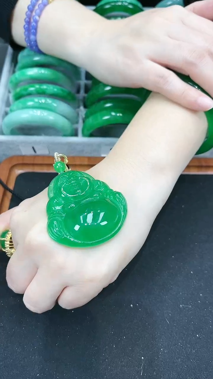 【闪购商品】砖雕s23 冰阳绿佛公吊坠 