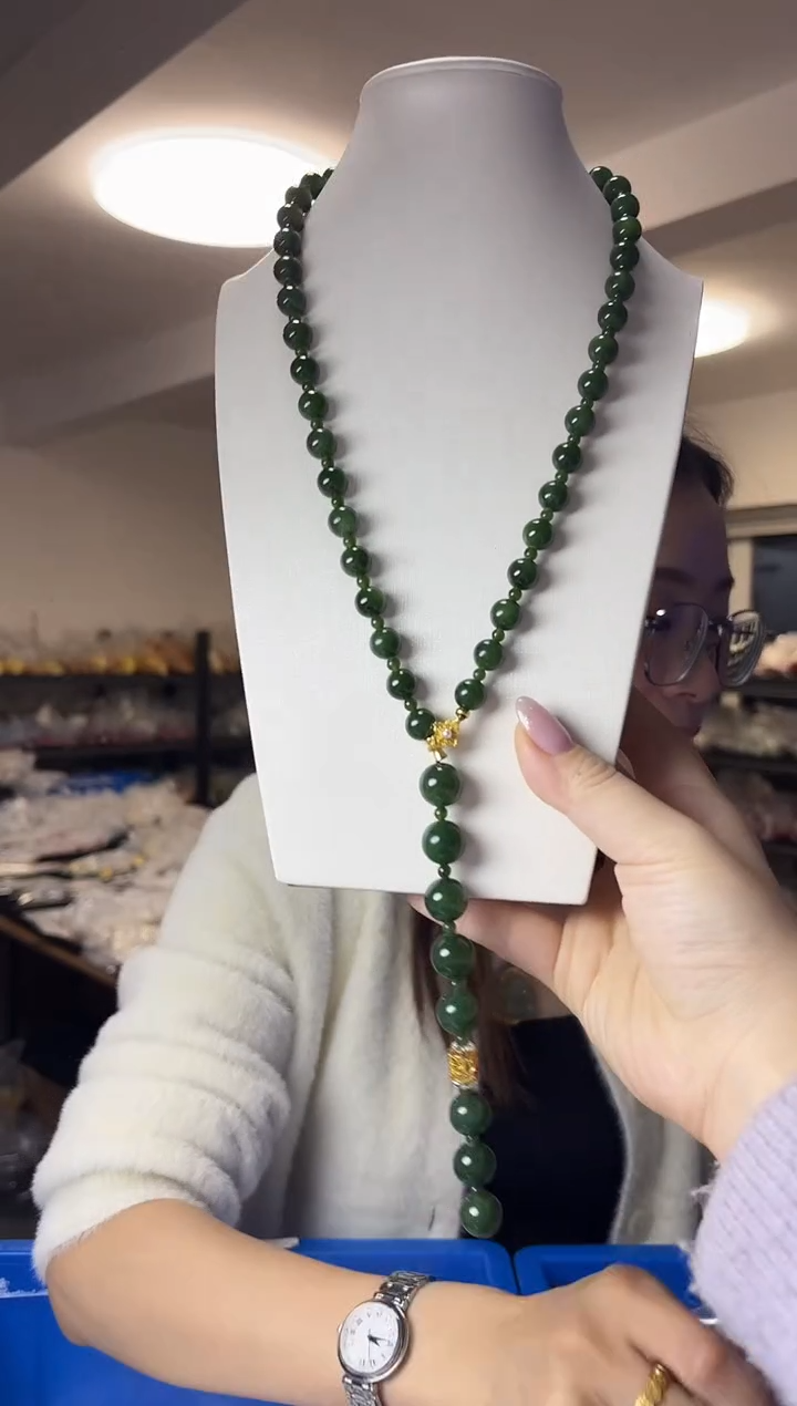 颈饰未镶嵌和田玉微瑕**（多样性发一件）