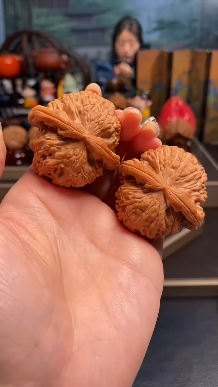 【闪购商品】文玩核桃把件F 775白狮子44尺