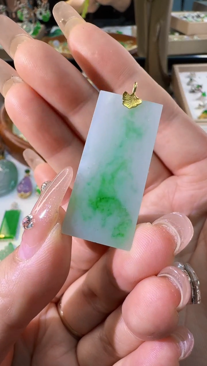 【闪购商品】翡翠颈饰18K金镶嵌缅甸翡翠A货吊坠