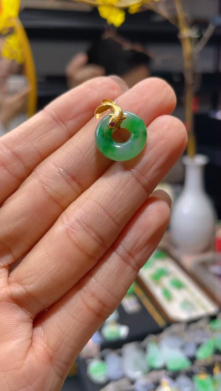 【闪购商品】翡翠颈饰18K金镶嵌假一赔三