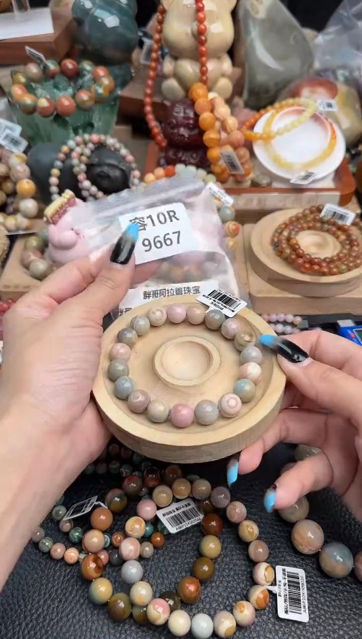 【闪购商品】石英质玉未镶嵌手链10R9667