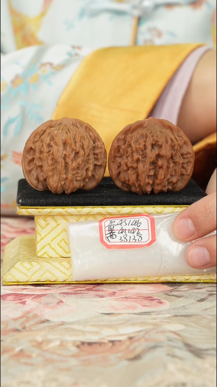 【闪购商品】文玩核桃把件一代楼
