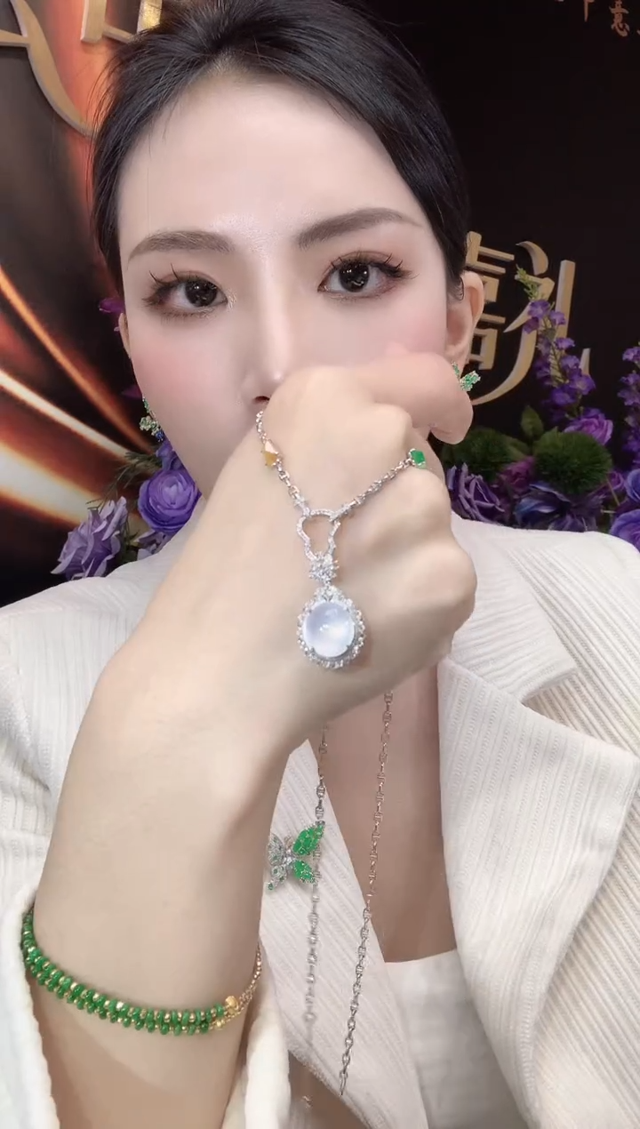 吊坠(不含链)18K金镶嵌翡翠C36 多样性发一件