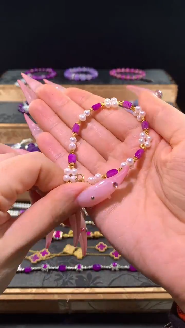 苏纪石（舒俱来）18K金镶嵌，一**金手链