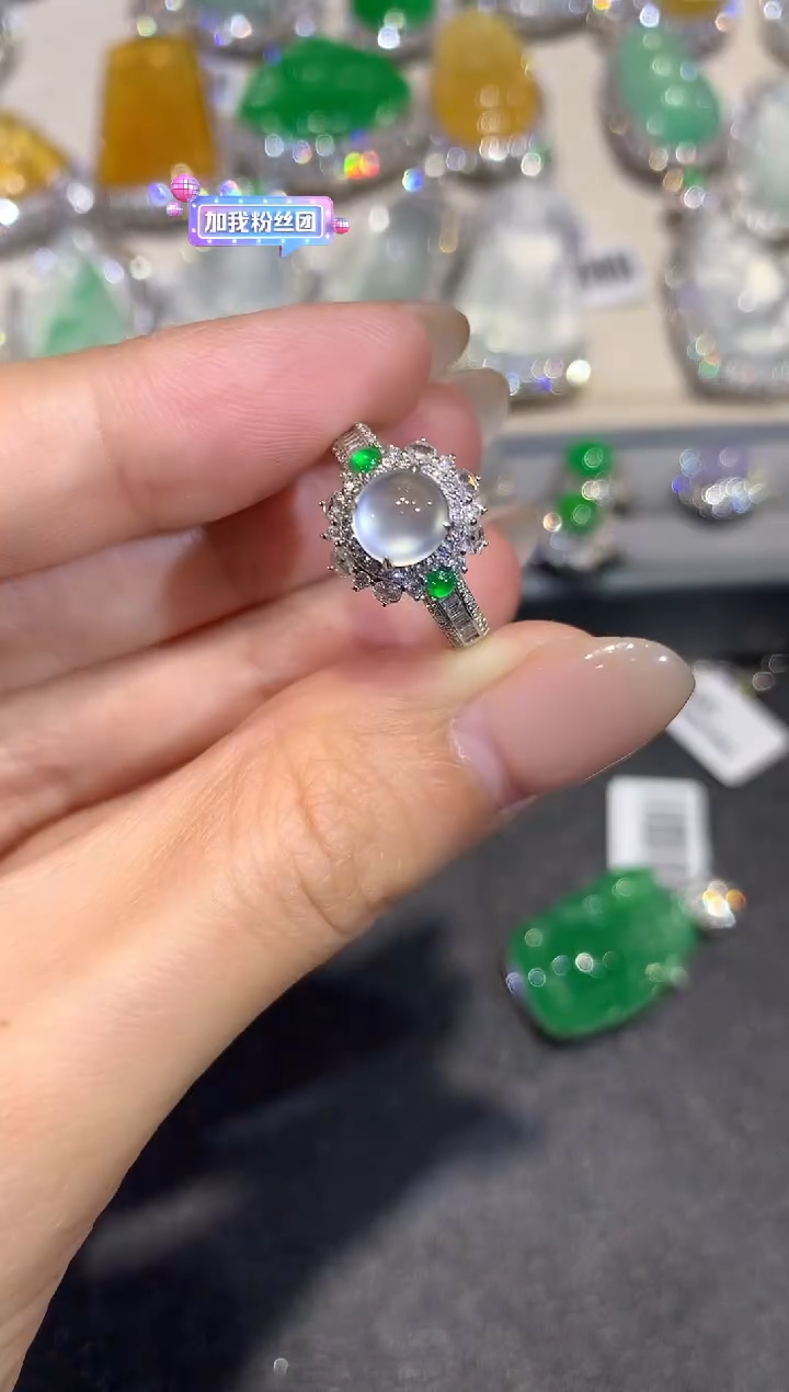 【闪购商品】翡翠戒指18K金镶嵌q460        