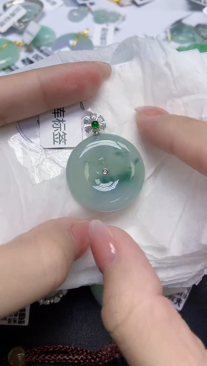 颈饰18K金镶嵌翡翠天然缅甸翡翠A货多样性发一件