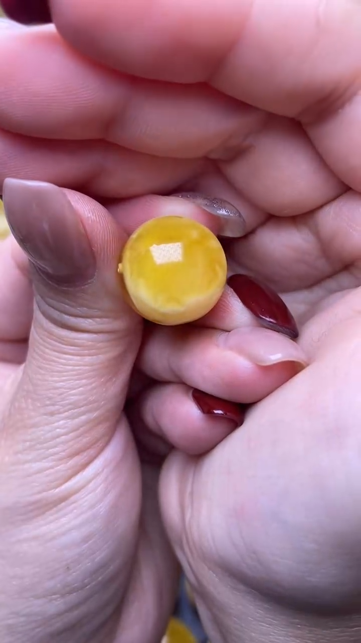 【闪购商品】琥珀裸石未镶嵌月.30