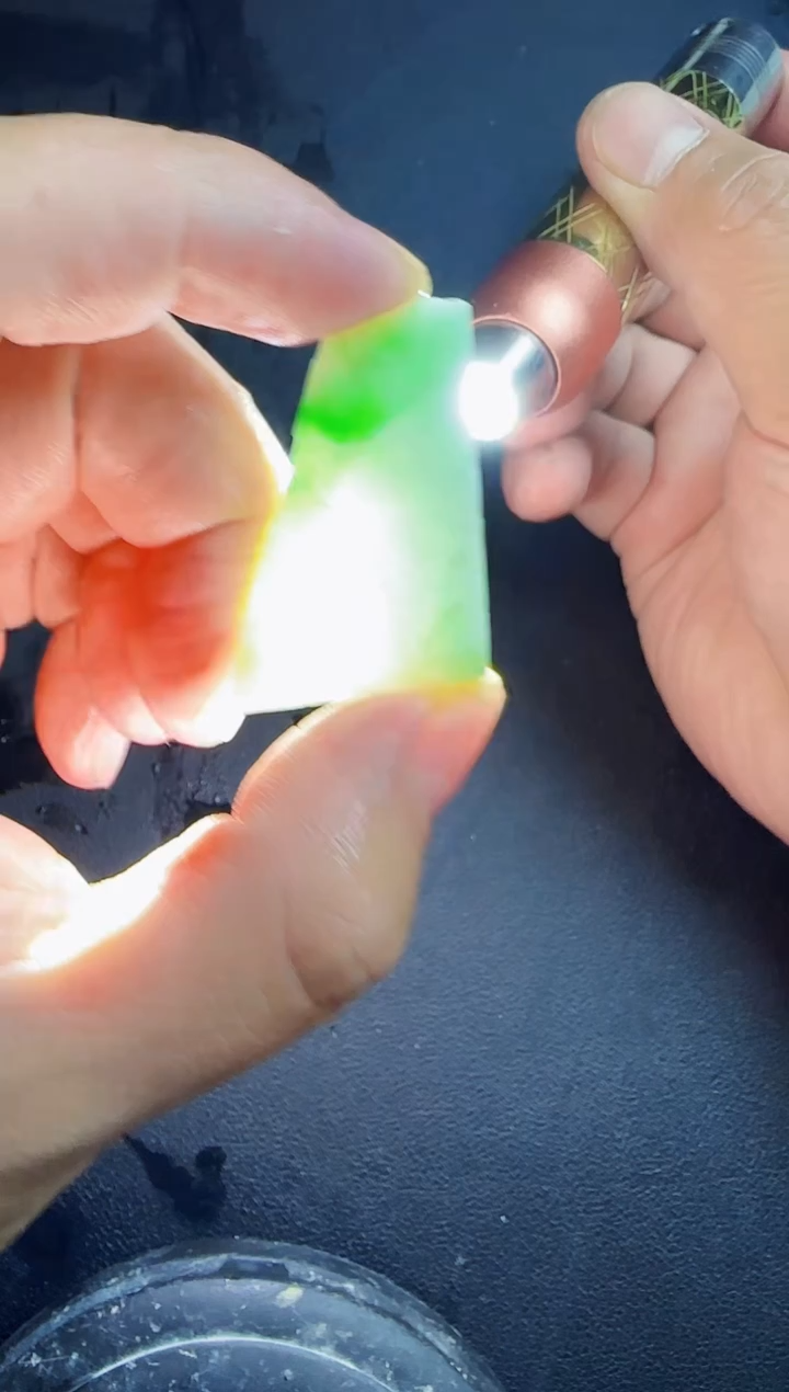 翡翠未镶嵌挂件410翡翠