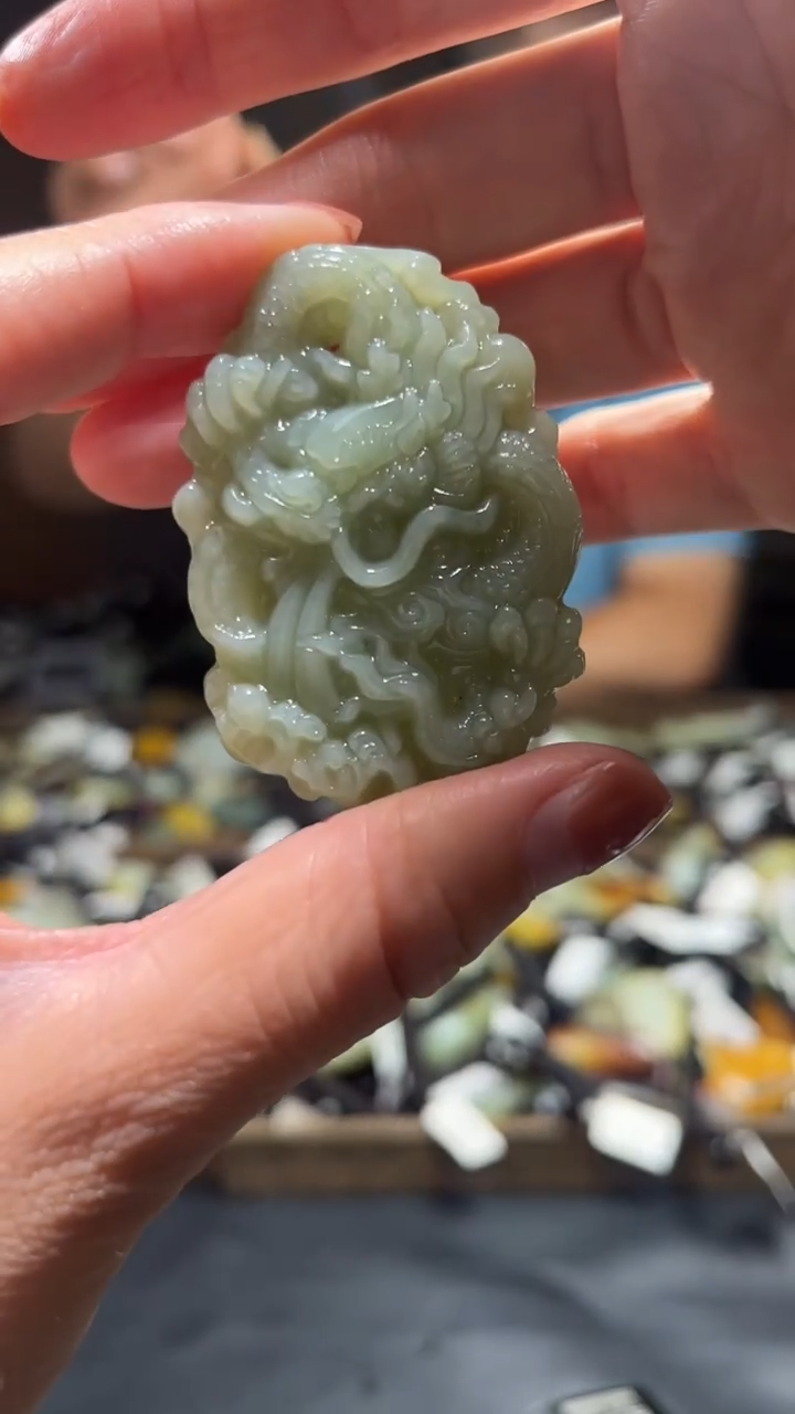 和田玉未镶嵌颈饰`