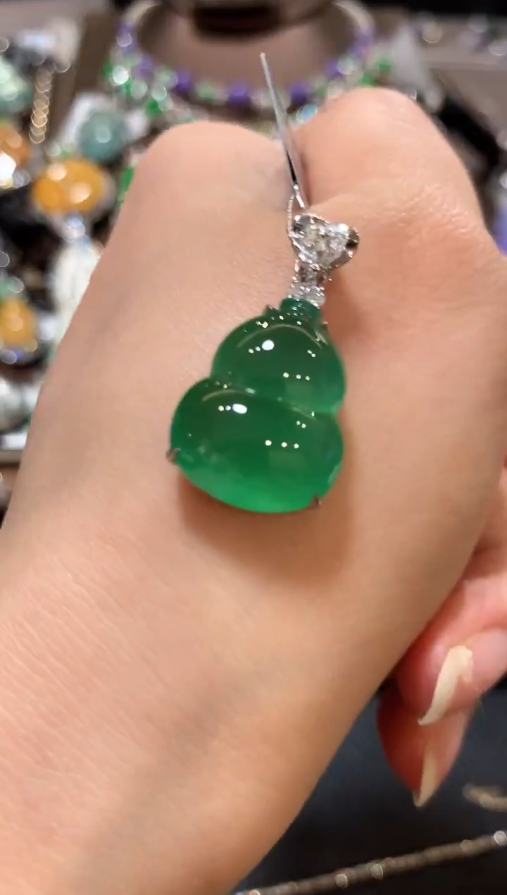 吊坠(不含链)18K金镶嵌翡翠鸭*m2  