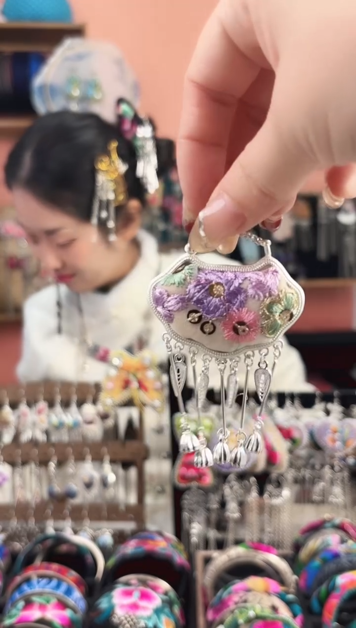 织绣艺枝独绣手工饰品94
