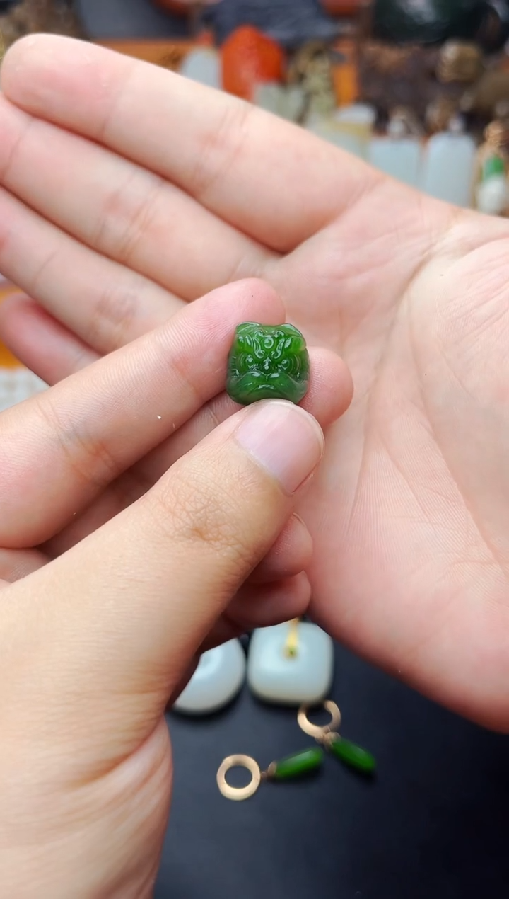 【闪购商品】和田玉颈饰未镶嵌醒狮01