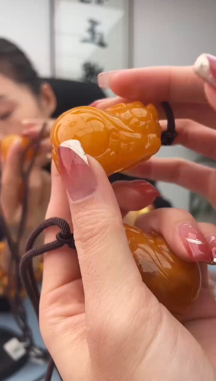 【闪购商品】蜜蜡珠宝奇石未镶嵌假一赔十，多样性微瑕发一件025