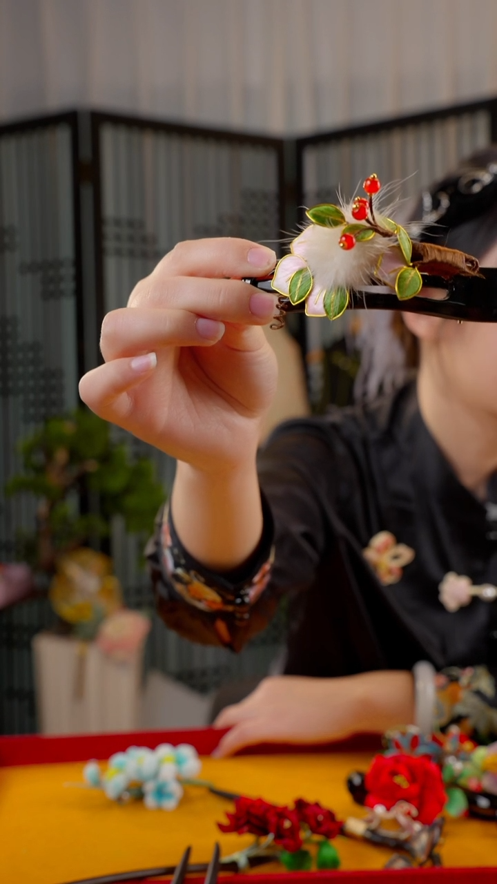 刺绣非遗绒花手工饰品