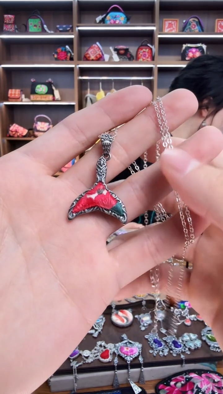 【闪购商品】织绣94蒙阿苏苗绣传承