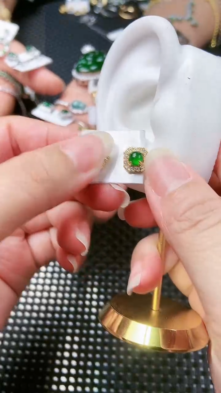 【闪购商品】翡翠耳饰未镶嵌1111111111