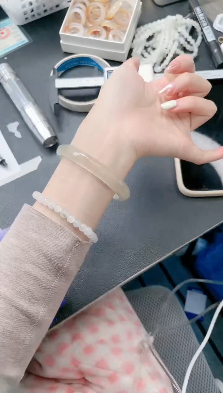 【闪购商品】石英质玉手镯未镶嵌 香槟金手镯-59