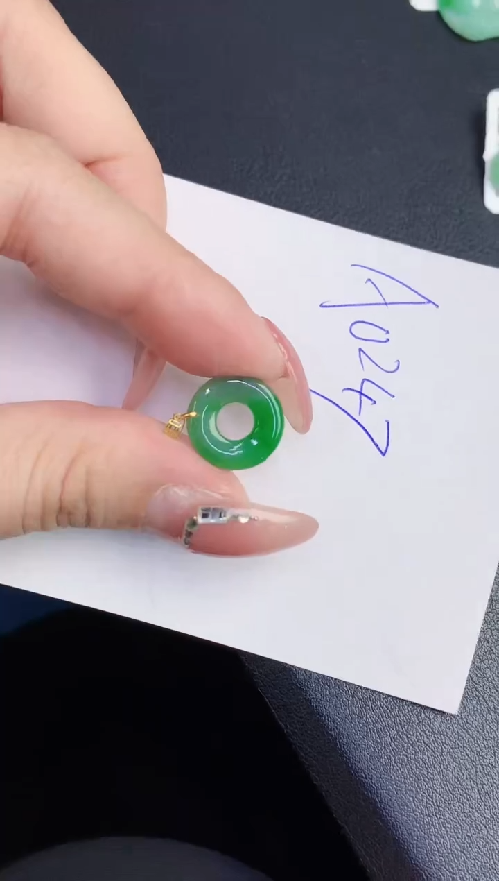 【闪购商品】翡翠颈饰18K金镶嵌00000000000