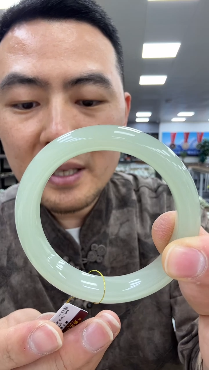 【闪购商品】和田玉手镯未镶嵌57  114