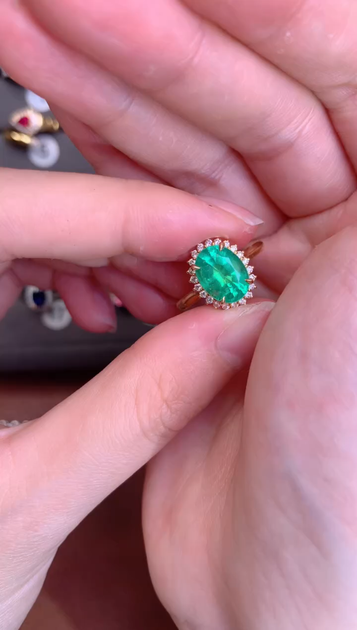 【闪购商品】祖母绿戒指18K金镶嵌2.6CT