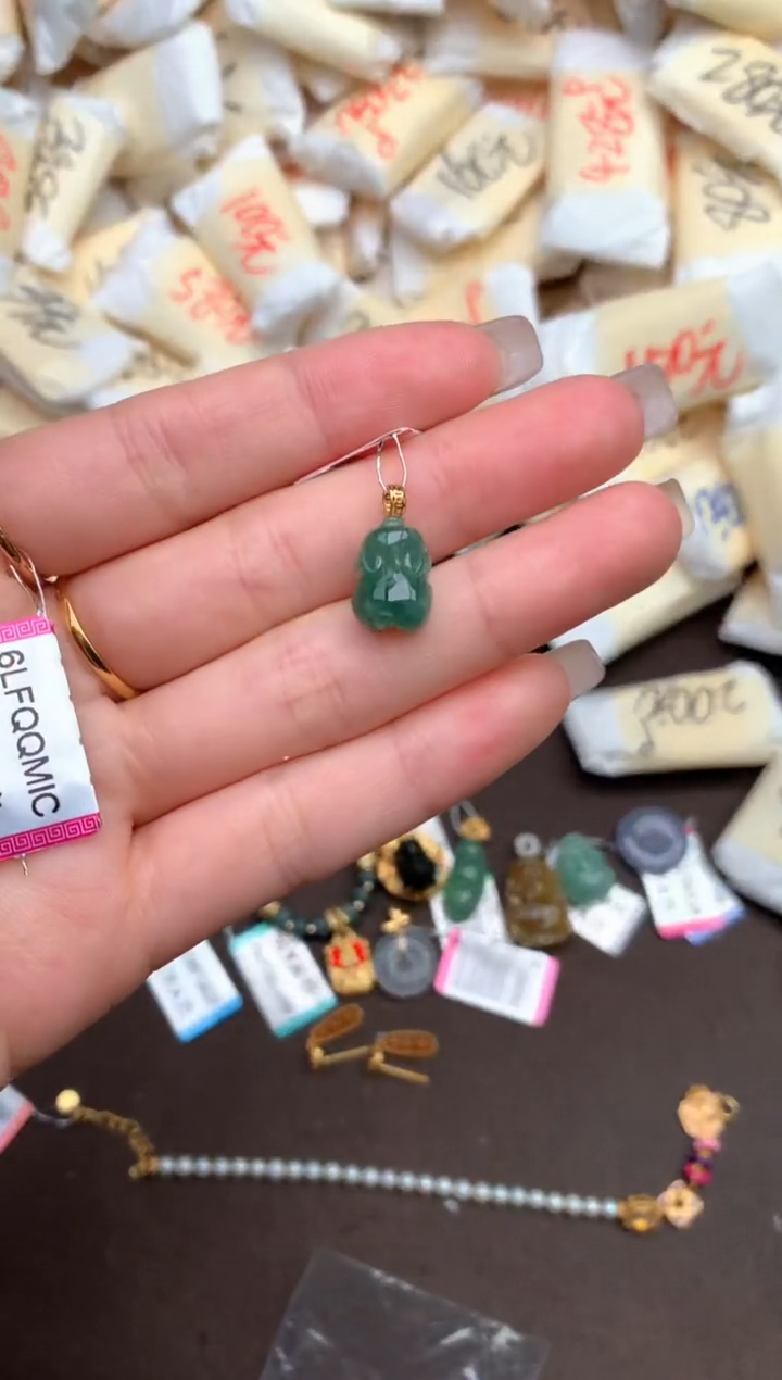 【闪购商品】翡翠挂件18K金镶嵌—