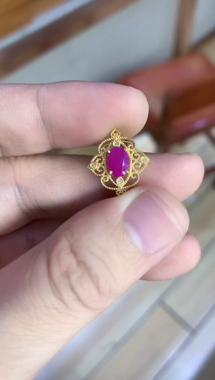 【闪购商品】红宝石颈饰18K金镶嵌........