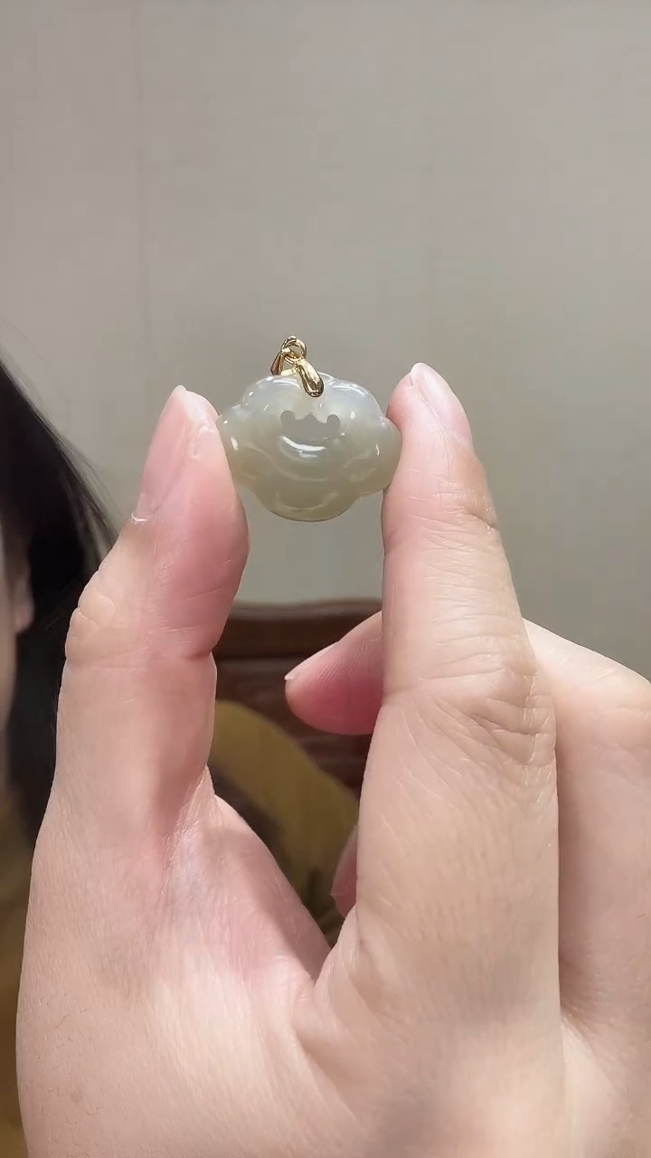 颈饰银S925镶嵌和田玉晴水祥云如意吊坠22mm