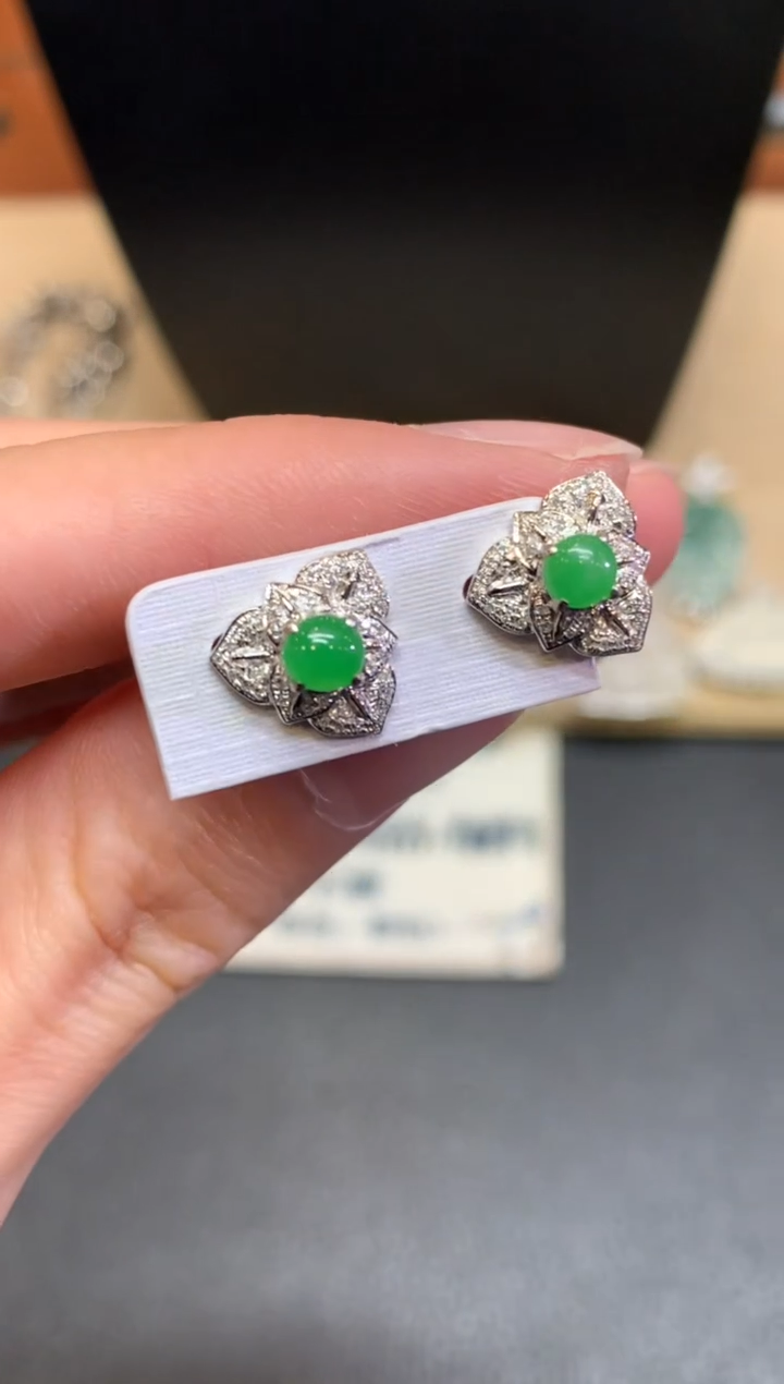 【闪购商品】翡翠耳饰18K金镶嵌蛋面【无服务费】