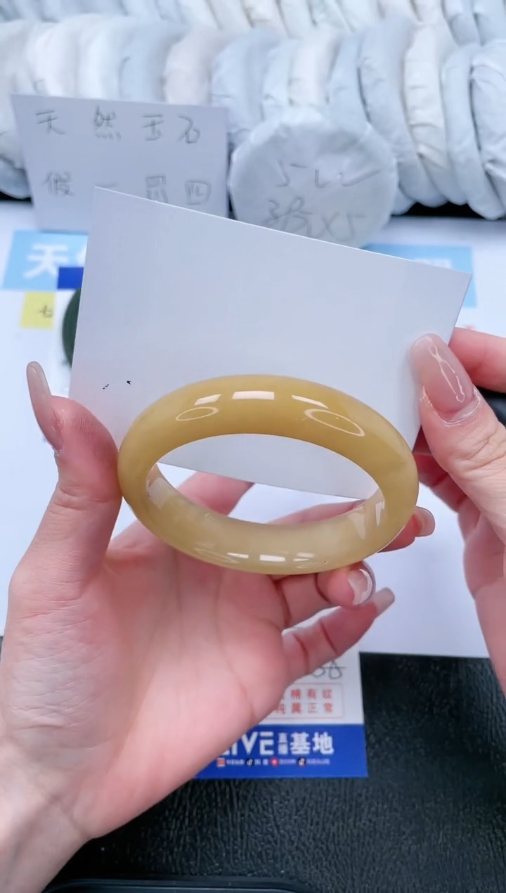 【闪购商品】石英质玉手镯未镶嵌T127-58