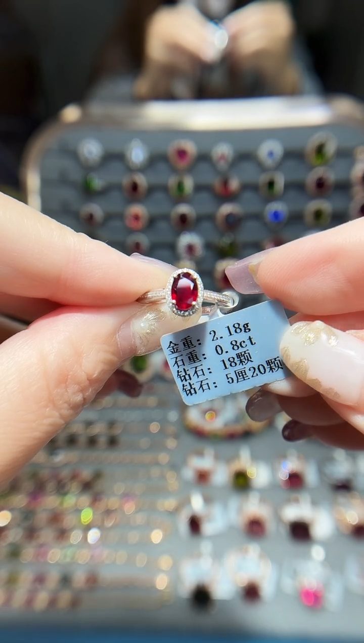 18K金镶嵌戒指红宝石0.8..