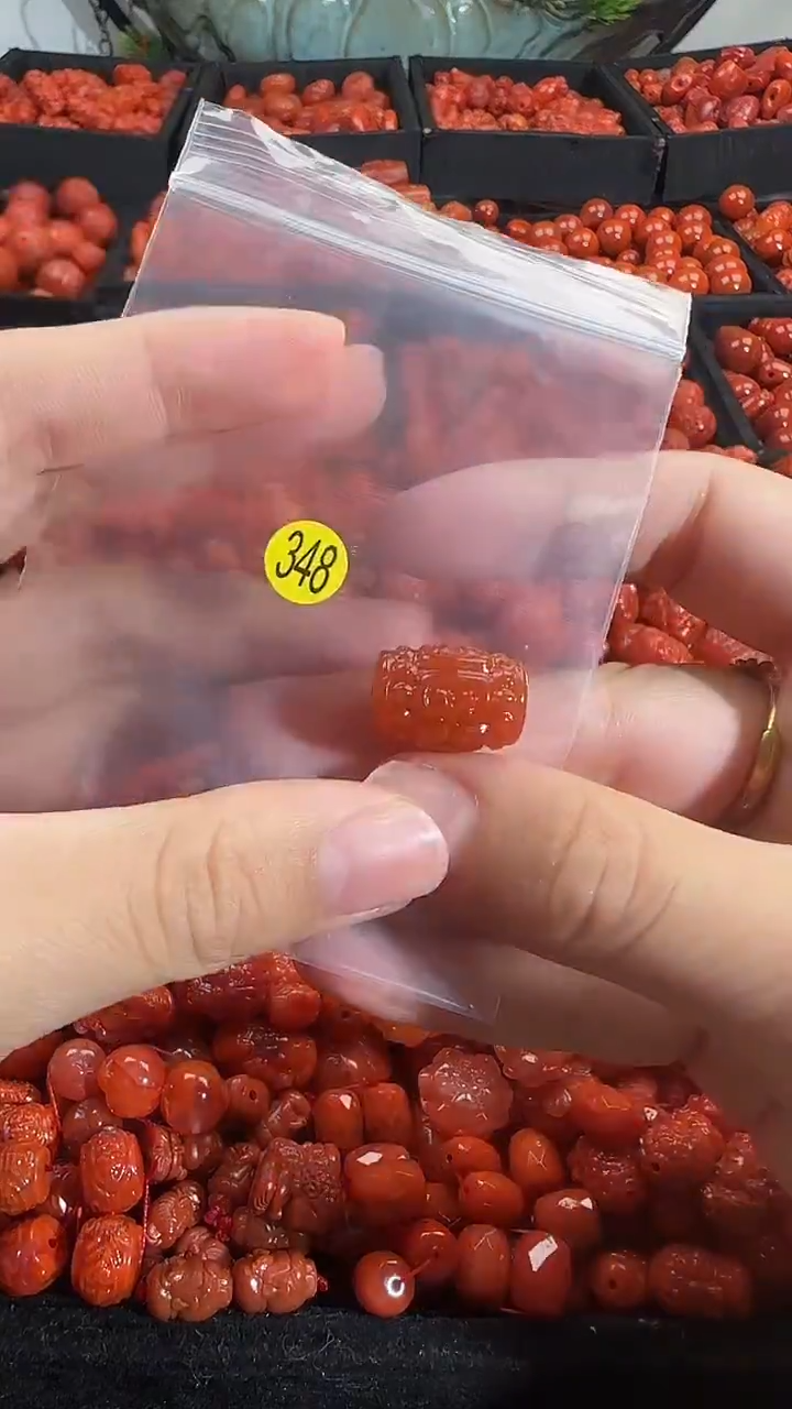颈饰未镶嵌南红玛瑙1