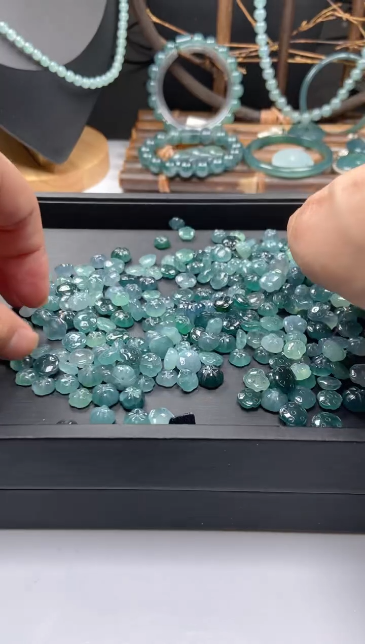 【闪购商品】翡翠手链未镶嵌莲蓬