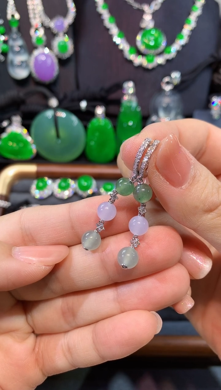 18K金镶嵌翡翠耳饰耳包