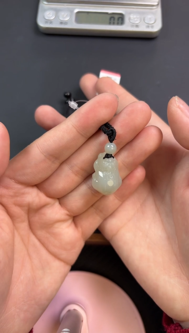 【闪购商品】和田玉吊坠(赠链)未镶嵌且末微色差近矿吊坠