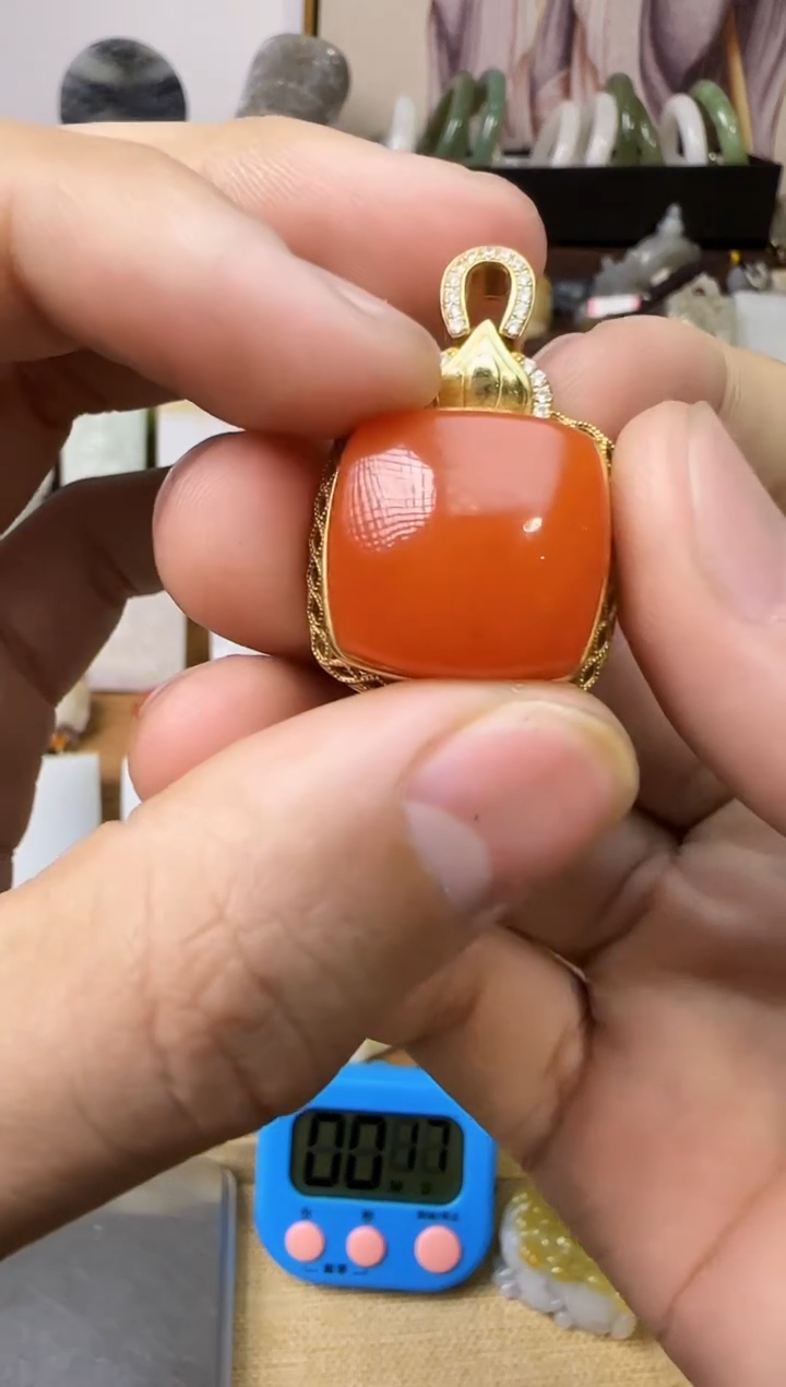 【闪购商品】玛瑙/玉髓颈饰18K金镶嵌南红吊坠