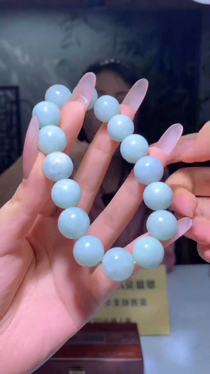 翡翠未镶嵌颈饰多样性发其一