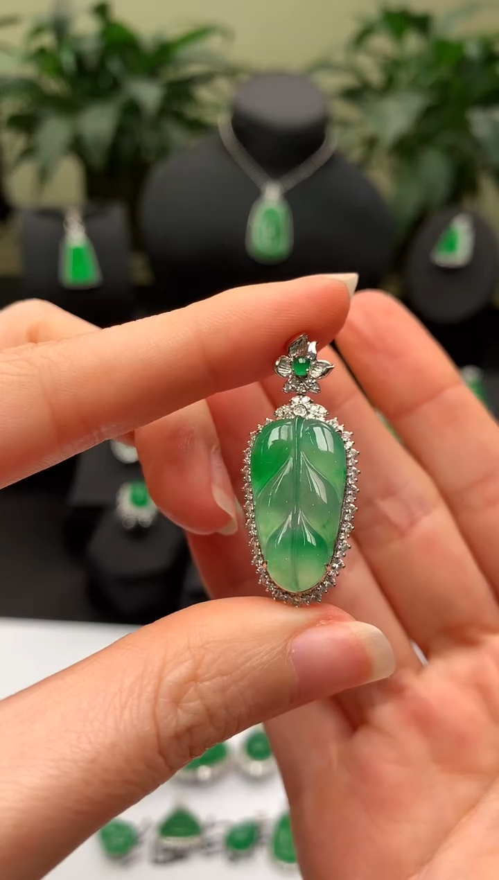 【闪购商品】翡翠颈饰18K金镶嵌叶子